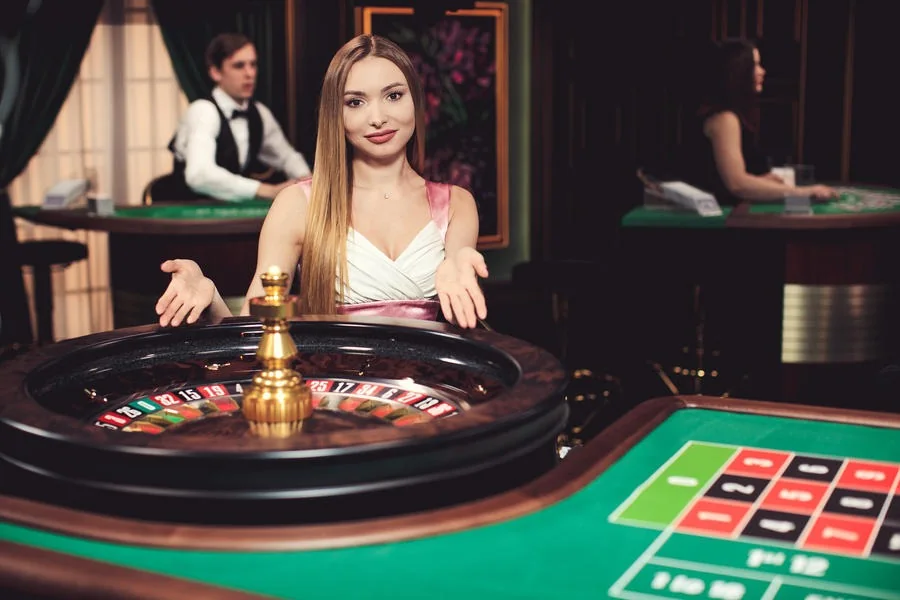 Dealer dan meja permainan kasino live